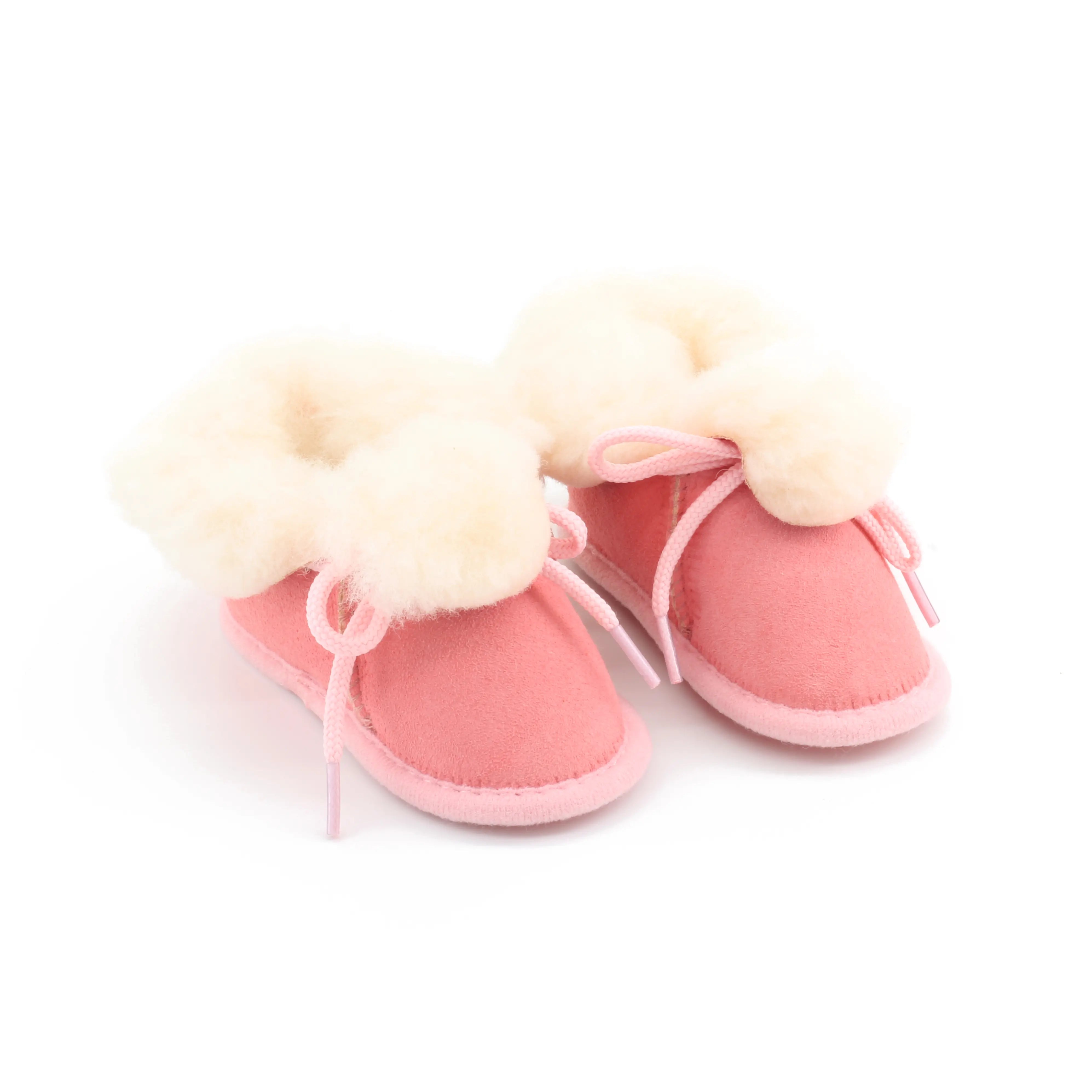 Chaussons bébé rose en peau de mouton - Dgrandiose